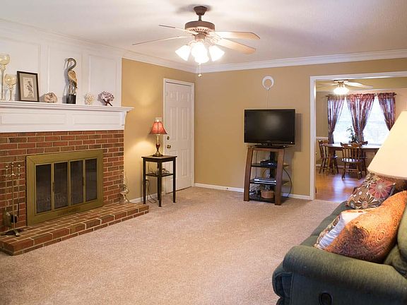 4th image of 157 Poplar Knoll Dr