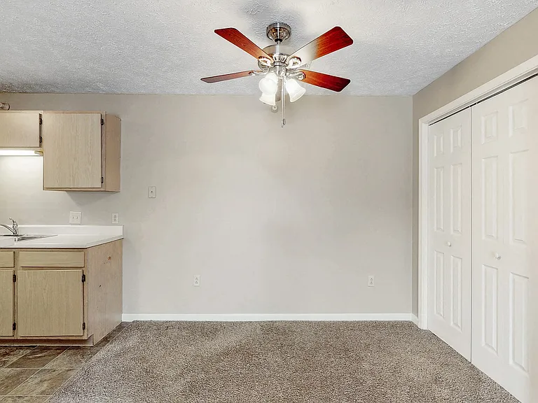 Parkview Apartments — Photo 32