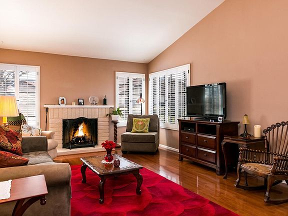437 Las Palomas Dr-MLS_Size-004-19-Livin