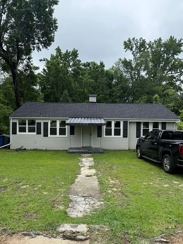 4 bed, 1200 sqft, $1,800 — Photo 1