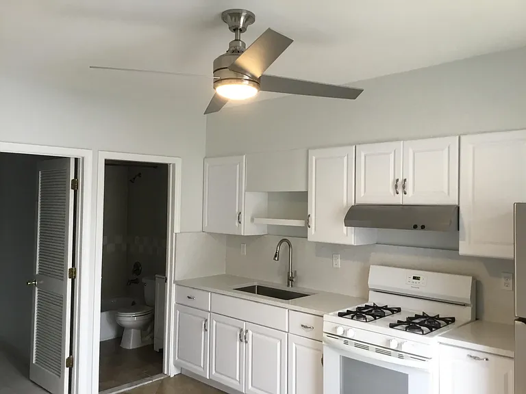 90 Union Ave — Photo 3