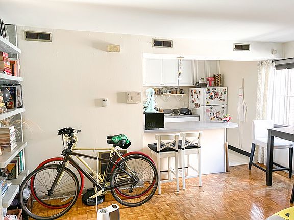 3rd image of 854 W Altgeld St APT 2
