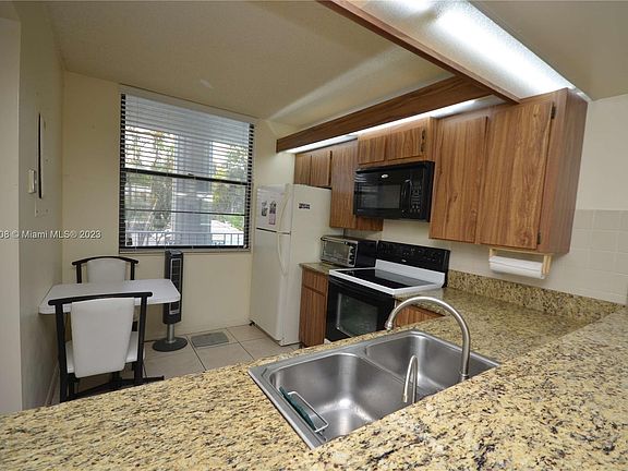 3rd image of 1508 Whitehall Dr APT 204