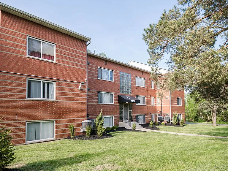 Newly Upgraded Apartments -The Courtyard at Park Hills, Minutes from Downtown — Photo 22