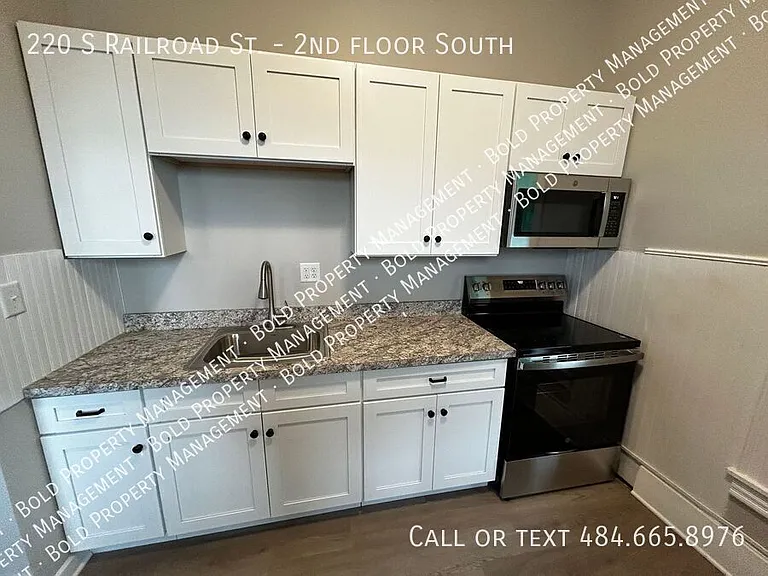 220 S Railroad St #2 — Photo 4