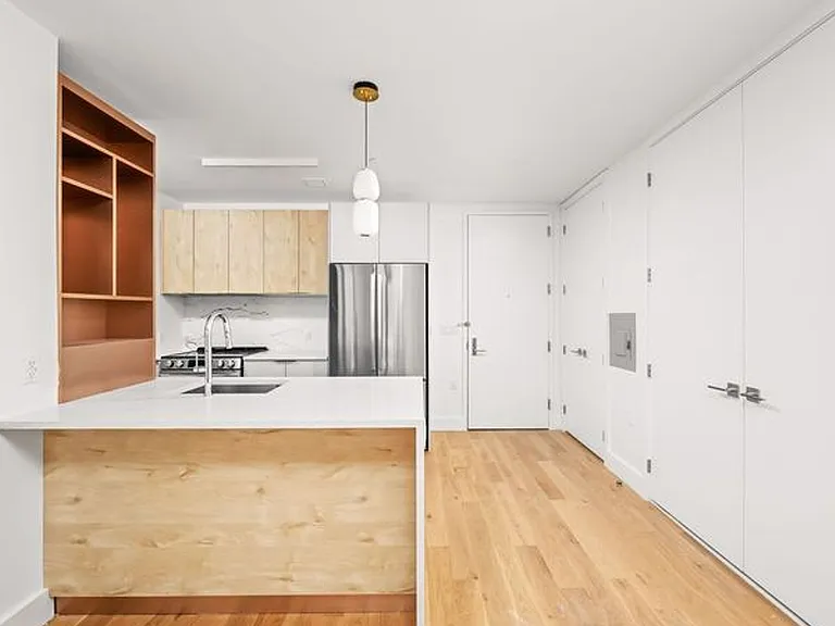 597 Grand St #915 — Photo 2