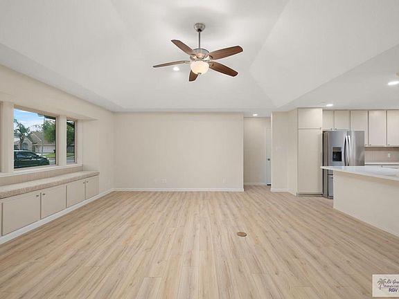 3rd image of 2905 Bay Hill Ct
