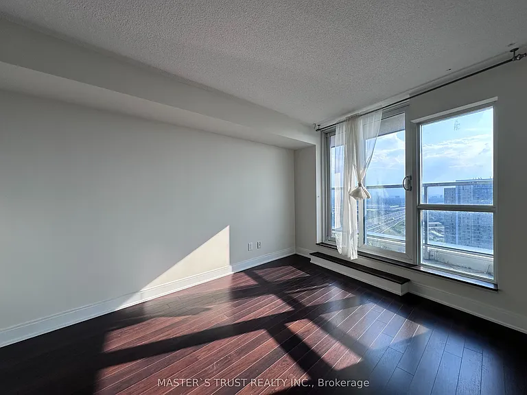 135 Village Green Sq #3722 — Photo 3