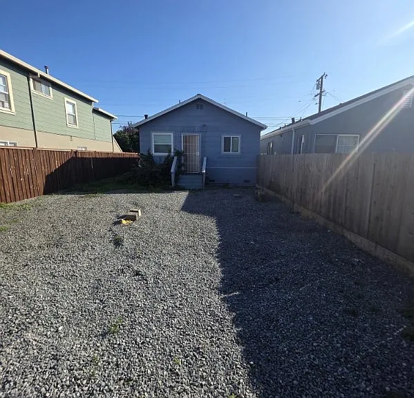 1837 Pullman St — Photo 2