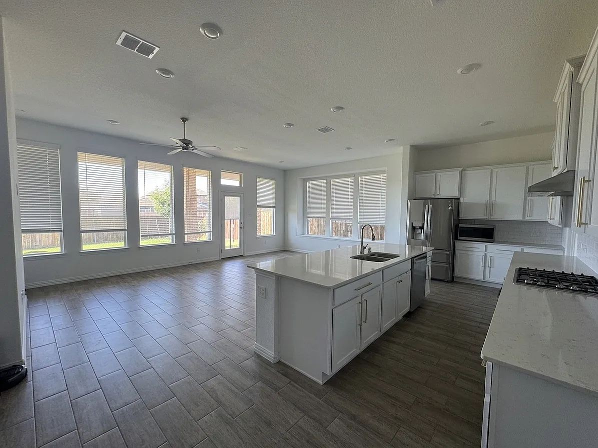 4 bed, 2174 sqft, $2,850 — Photo 3