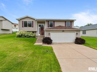 5335 Hillandale Rd, Davenport, IA 52806