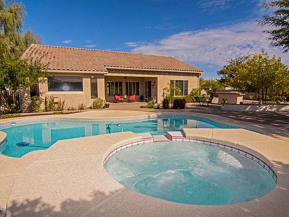 2nd image of 2313 N Catalina Vista Pl