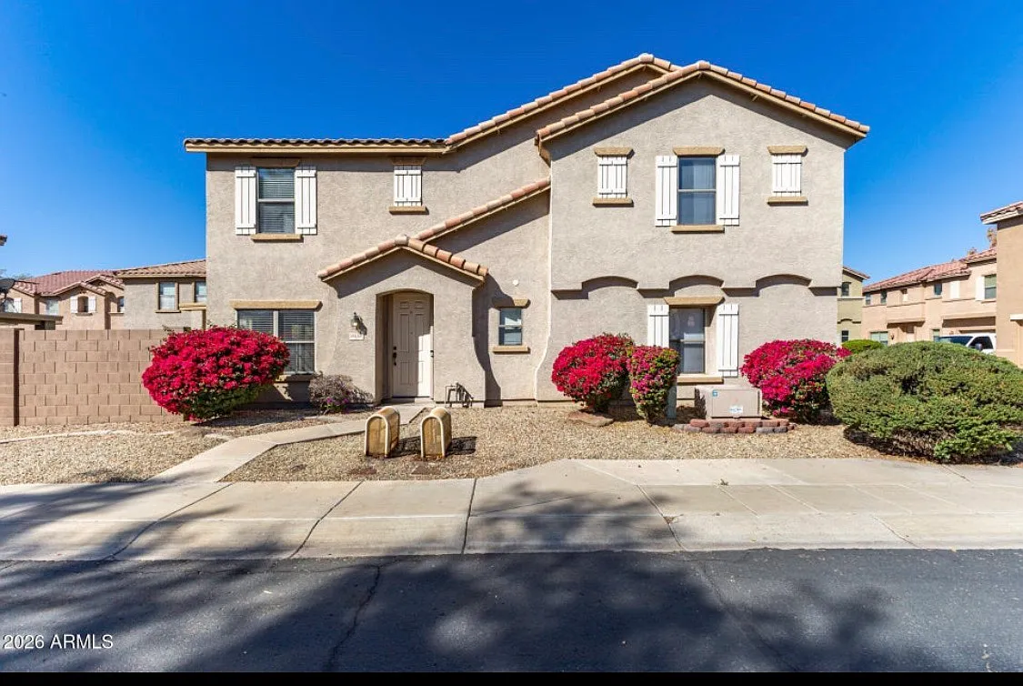 3 bed, 1401 sqft, $2,150 — Photo 1