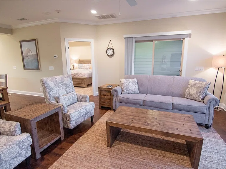 702 Mariners Cir — Photo 11