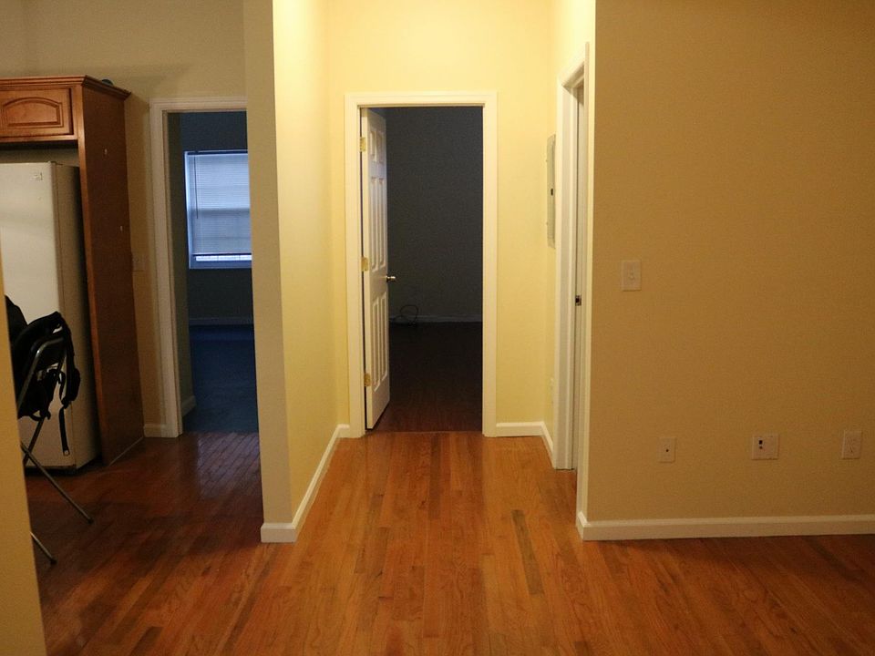 1st image of 5 Little St #2
