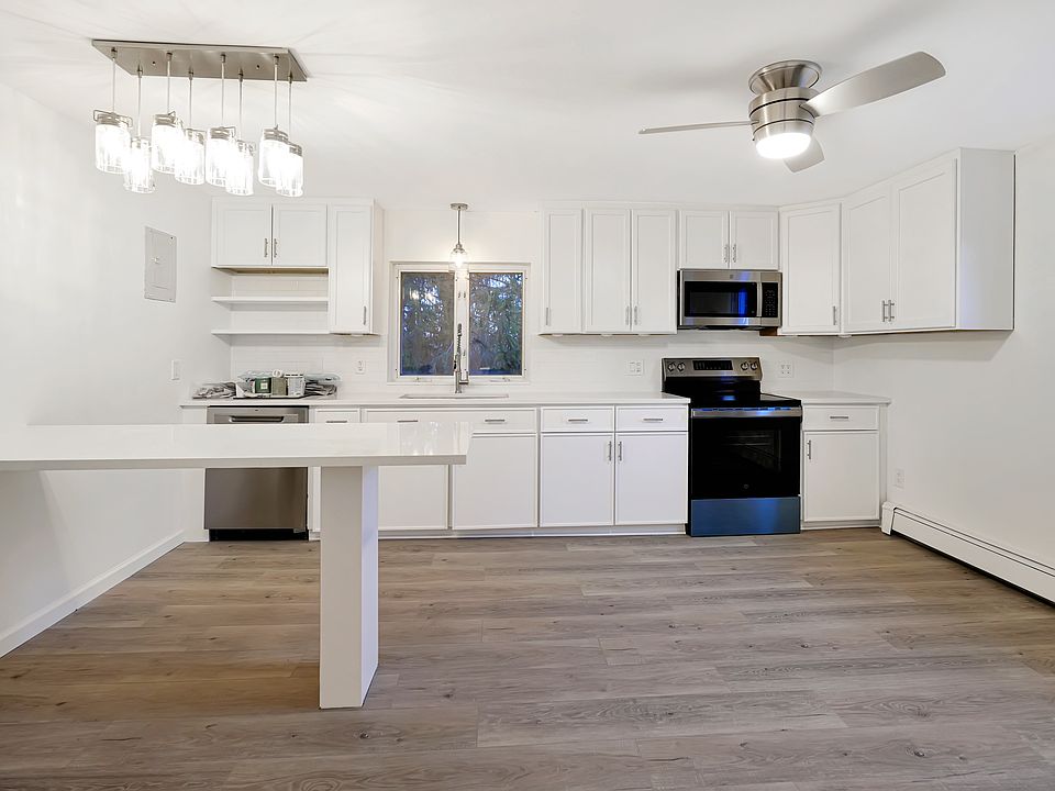 1st image of 430 Benedict Ave Floor 2
