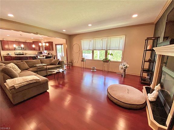 2nd image of 285 Maron Ln