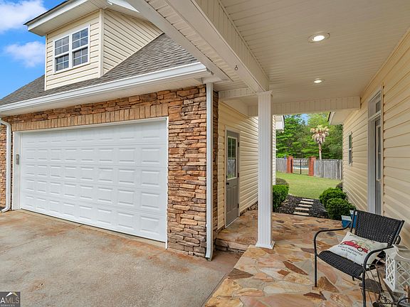 3rd image of 208 Hedge Row
