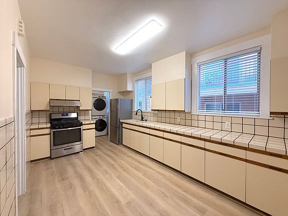 4th image of 478 33rd Ave #478