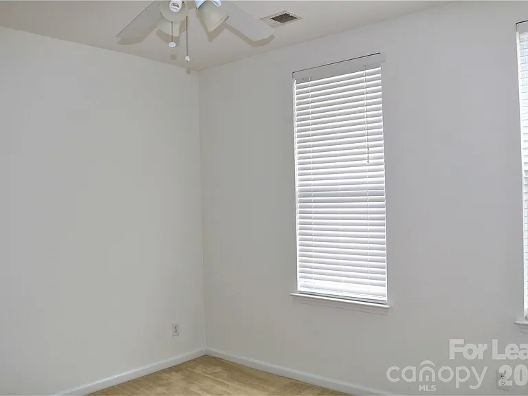 15232 Coventry Court Ln — Photo 12