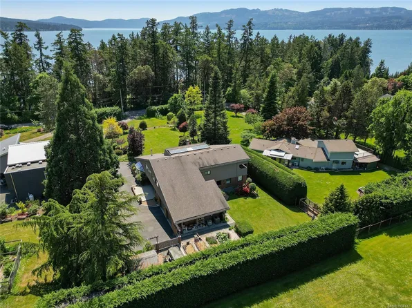 564 Towner Rd, North Saanich, BC V8L 5L8