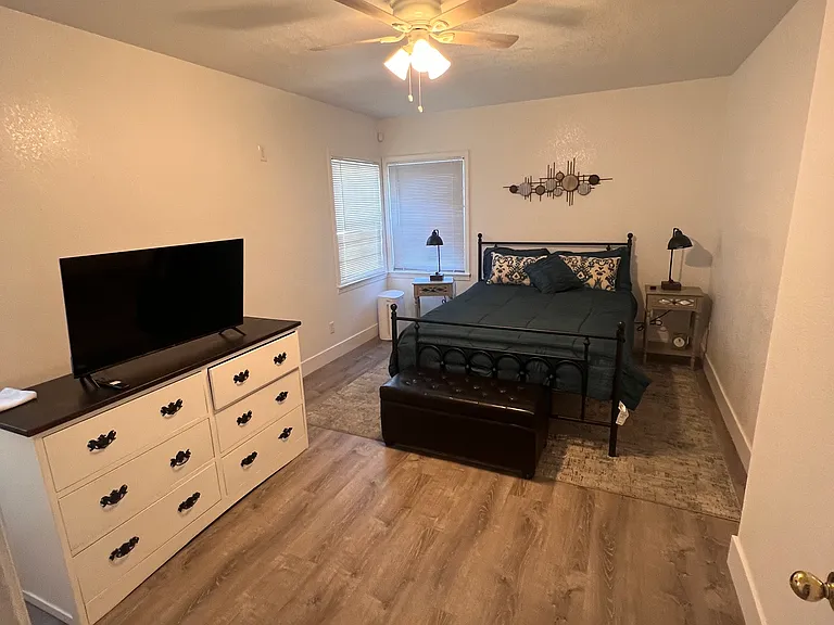 812 E McKinley Ave — Photo 4