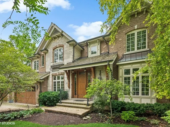 921 Huckleberry Ln, Glenview, IL 60025
