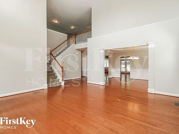 3rd image of 3911 Fox Grove Trl