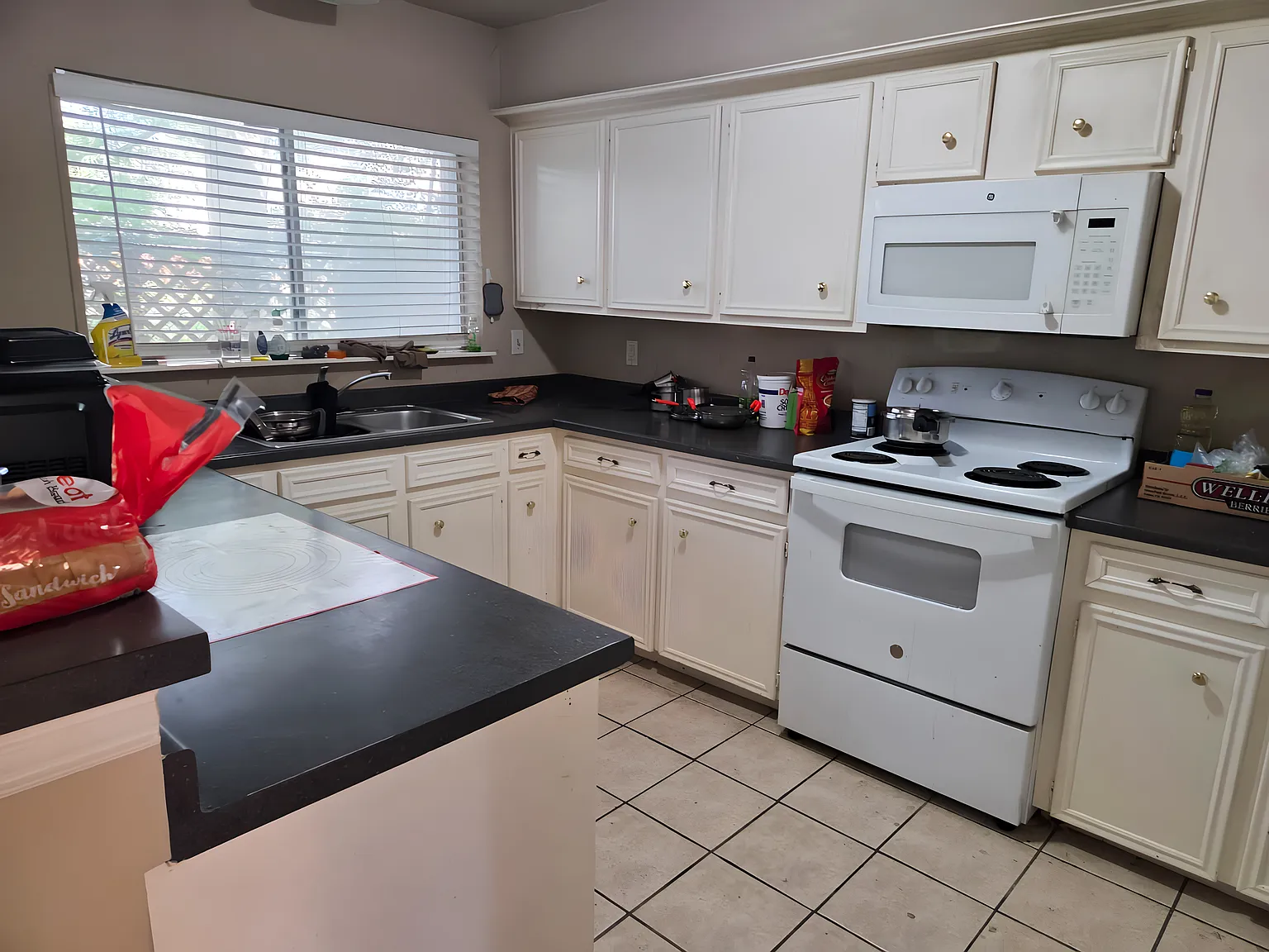 4 bed, 2.5 bath, 2000 sqft, $615 — Photo 3
