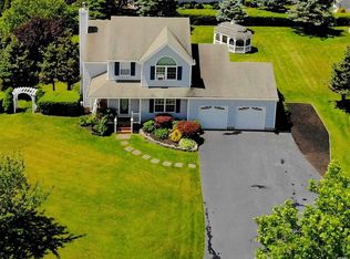 136 Northgate Cir, Baiting Hollow, NY 11933