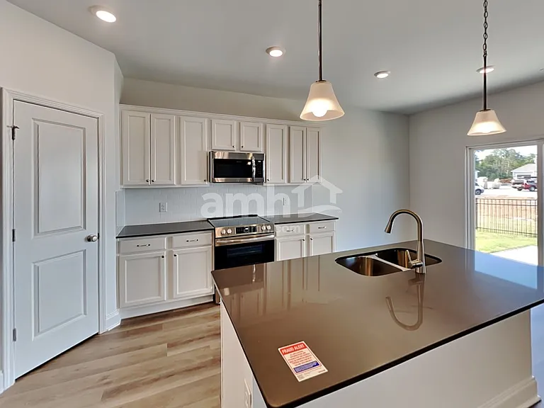 5340 Trust Dr — Photo 3