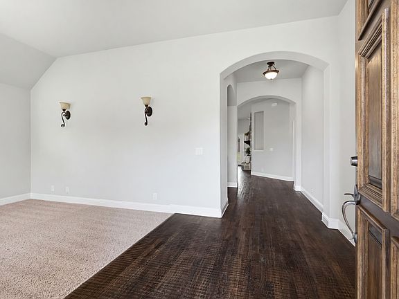 3rd image of 2115 Victoria Ln
