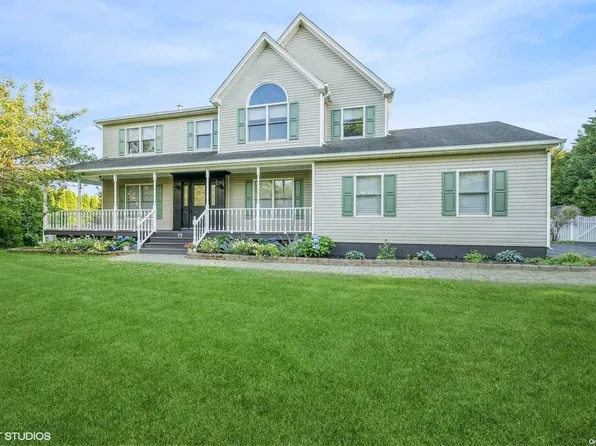 19 Fox Trail Court, Aquebogue, NY 11931
