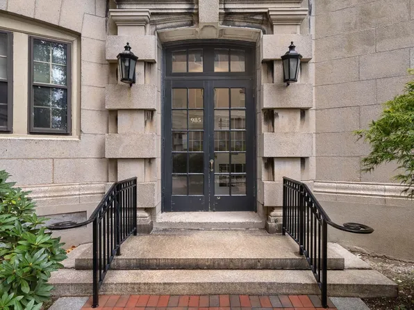 985 Memorial Dr APT 401, Cambridge, MA 02138