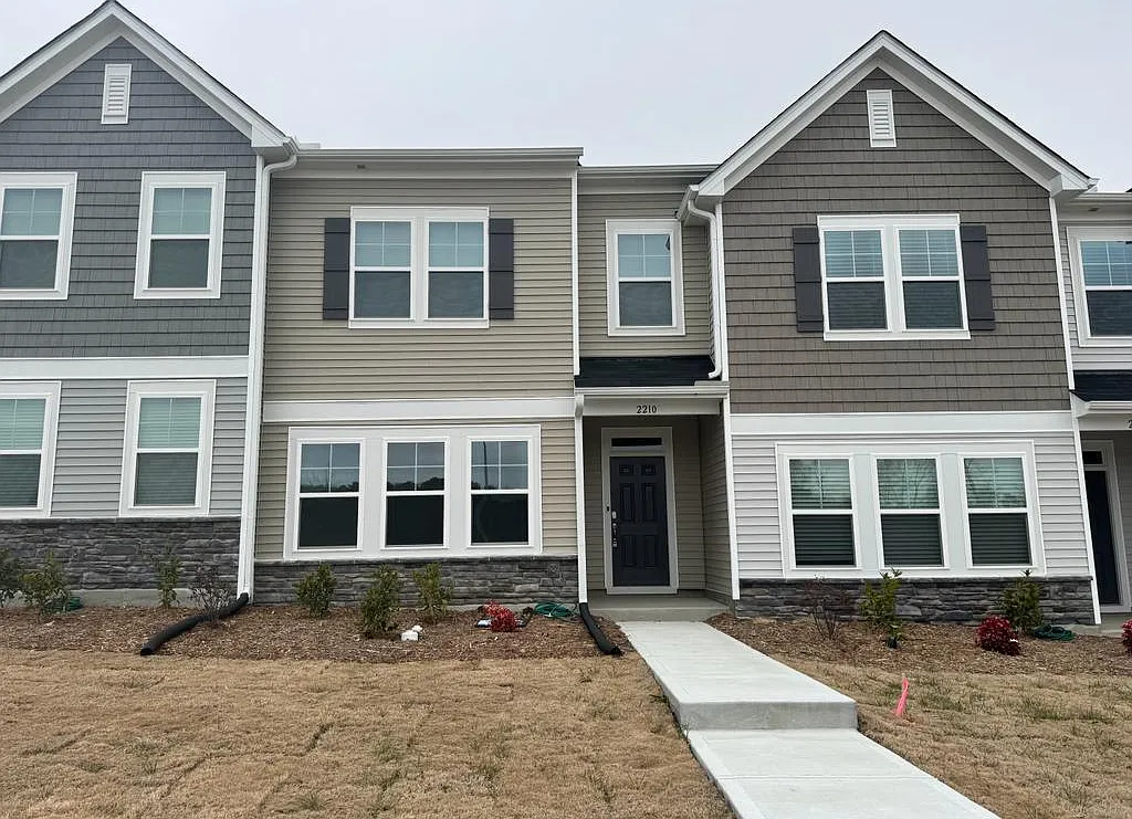 3 bed, 2.5 bath, 2012 sqft, $1,995 — Photo 1
