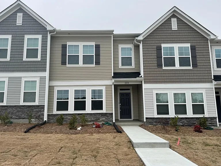 2210 Kasota Ln — Photo 1