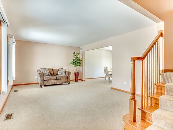 4th image of 8143 Chesterton Dr