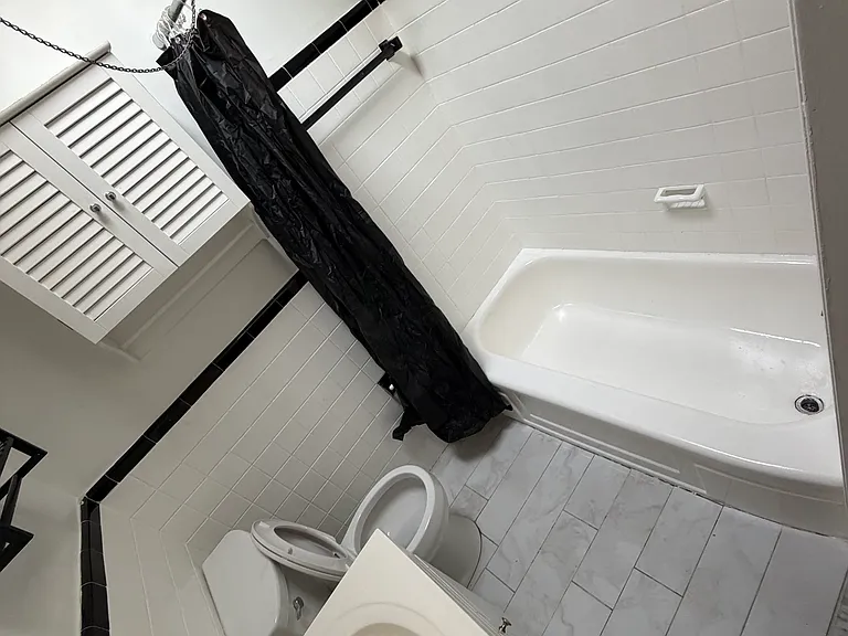 144 S Academy Ave — Photo 13