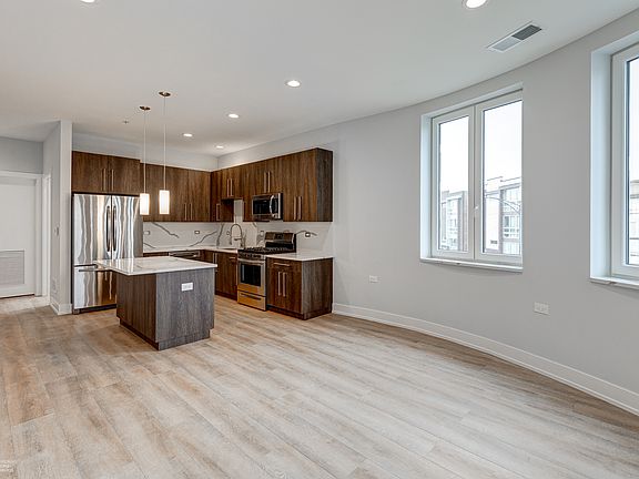 3rd image of 2813 W Belmont Ave #207