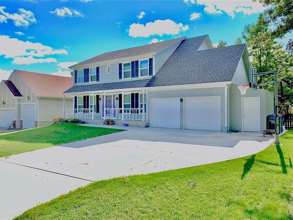 Covered Front Porch, Shed, & Cul-de-sac Lot!