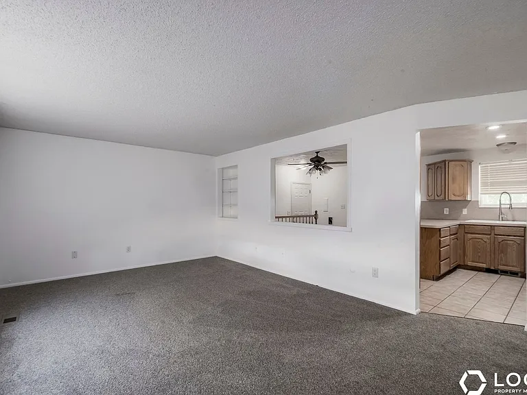 4247 S 2450 W — Photo 4