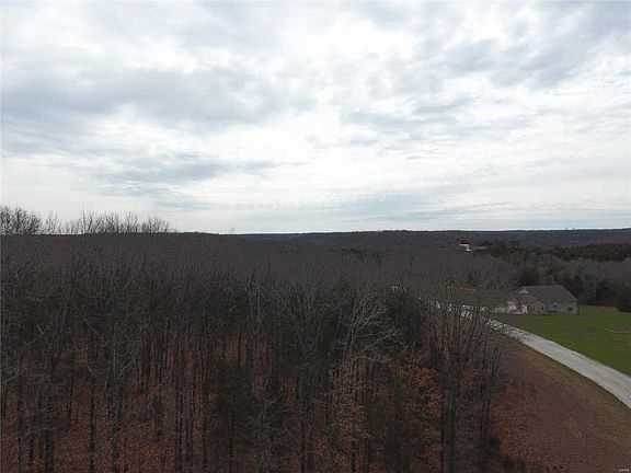 3rd image of 100 Deer Valley Ln