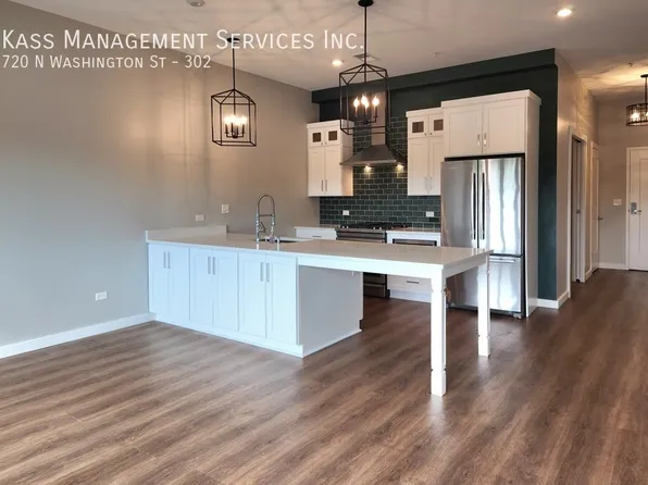 720 N Washington St #302, Naperville, IL 60563