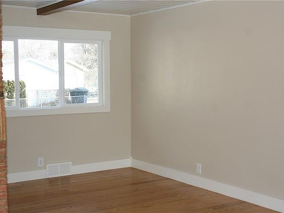 3rd image of 1217 Lewis Ave