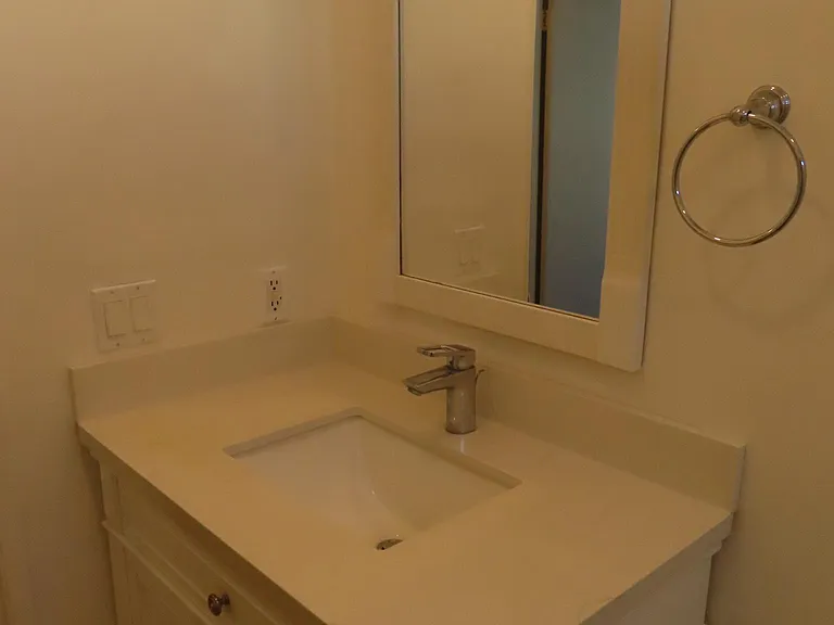 5760 Whitsett Ave #H — Photo 13