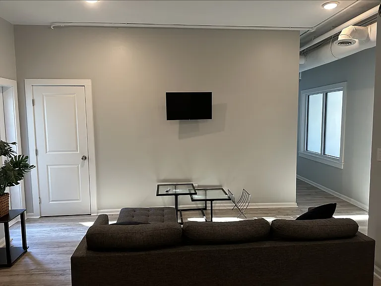 1529 Oakview Rd #1 — Photo 4