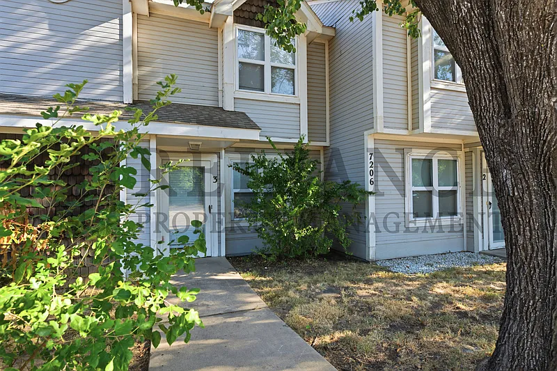 7206-3 W Douglas Ave