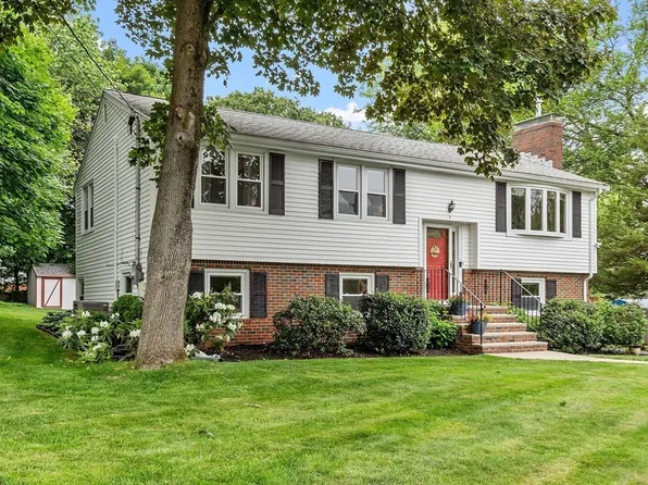 3 Englewood Dr, Wilmington, MA 01887