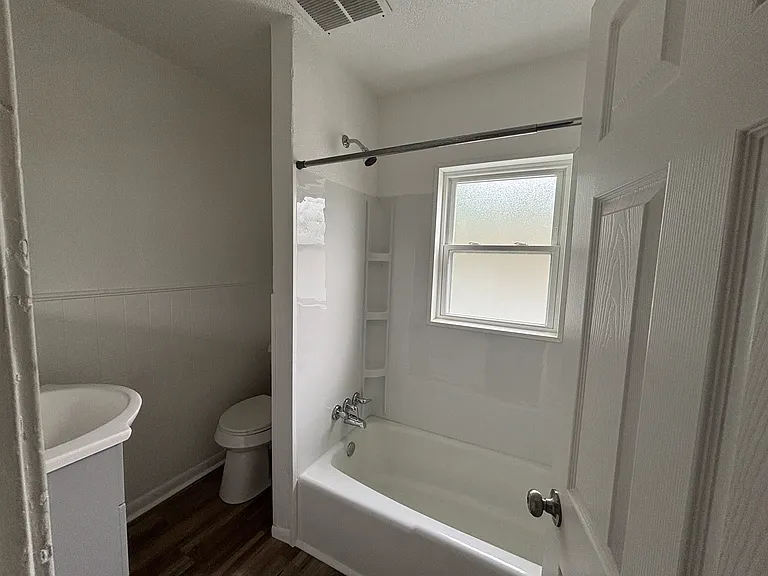 3524 Leybourn Ave — Photo 9