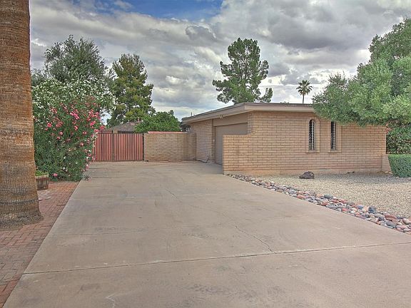 3rd image of 2074 E Laguna Dr